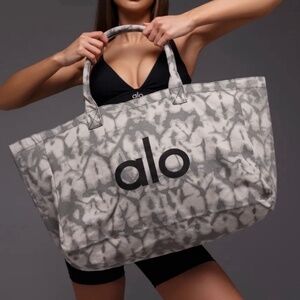 NEW AUTHENTIC ALO YOGA Black Logo Gray Patterned Large Tote Bag